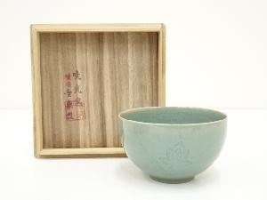 暁光窯　金東烈造　青磁鶴図茶碗（共箱）